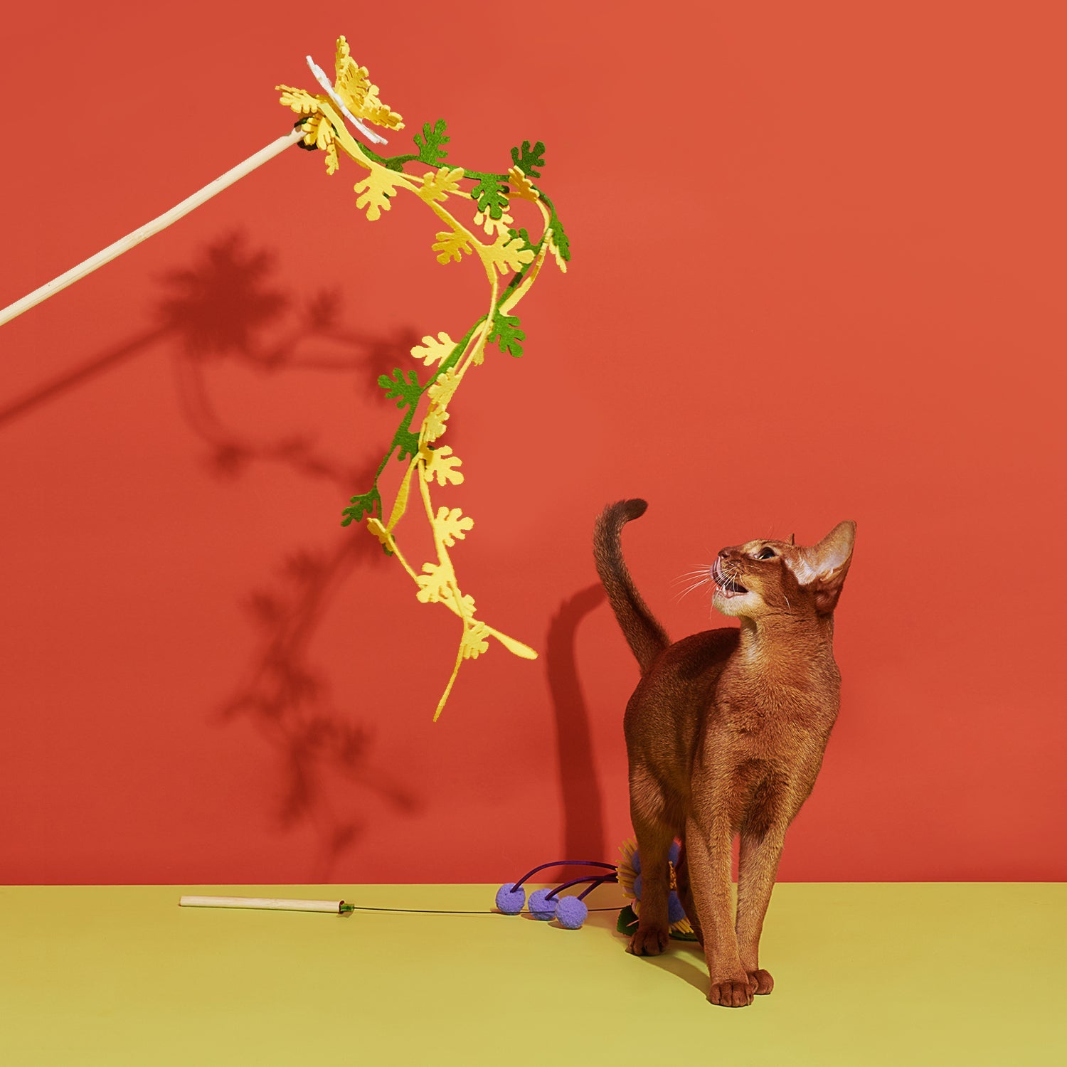 Blooming Cat Teaser Toy - Stylish & Fun Play | Purrre.ca