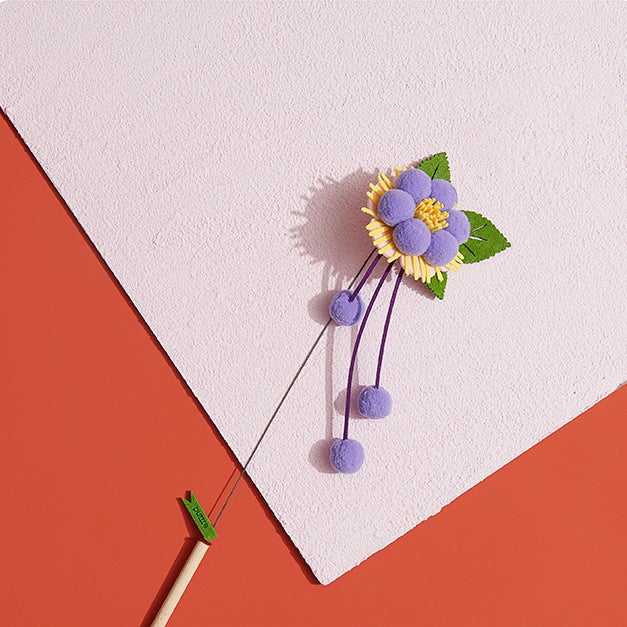Blooming Cat Teaser Toy - Stylish & Fun Play | Purrre.ca