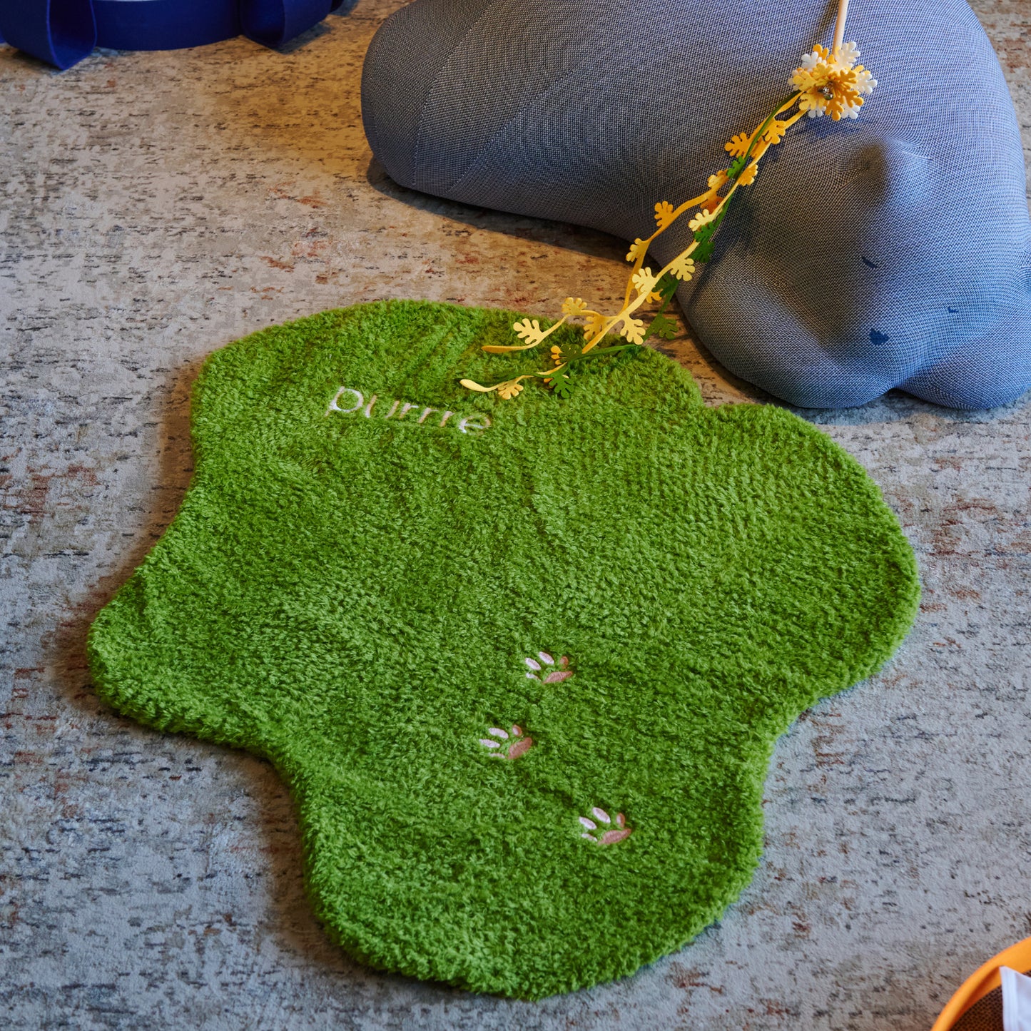 Pet Supplies - Irregular Shaped Grassland Rug